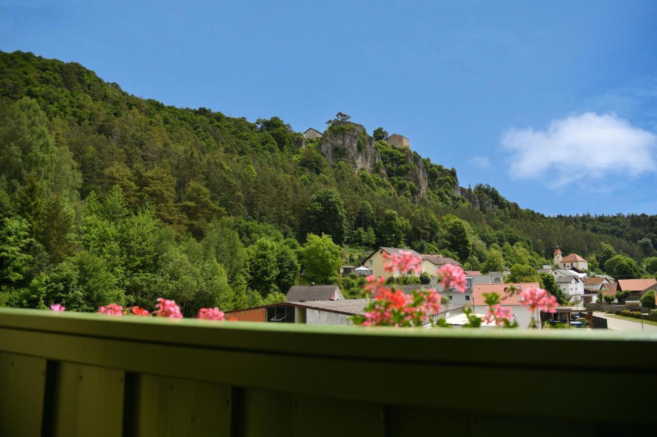 Landhotel Zum Raben Kipfenberg Exterior photo