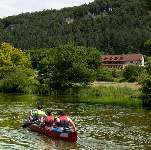 Landhotel Zum Raben Kipfenberg Exterior photo