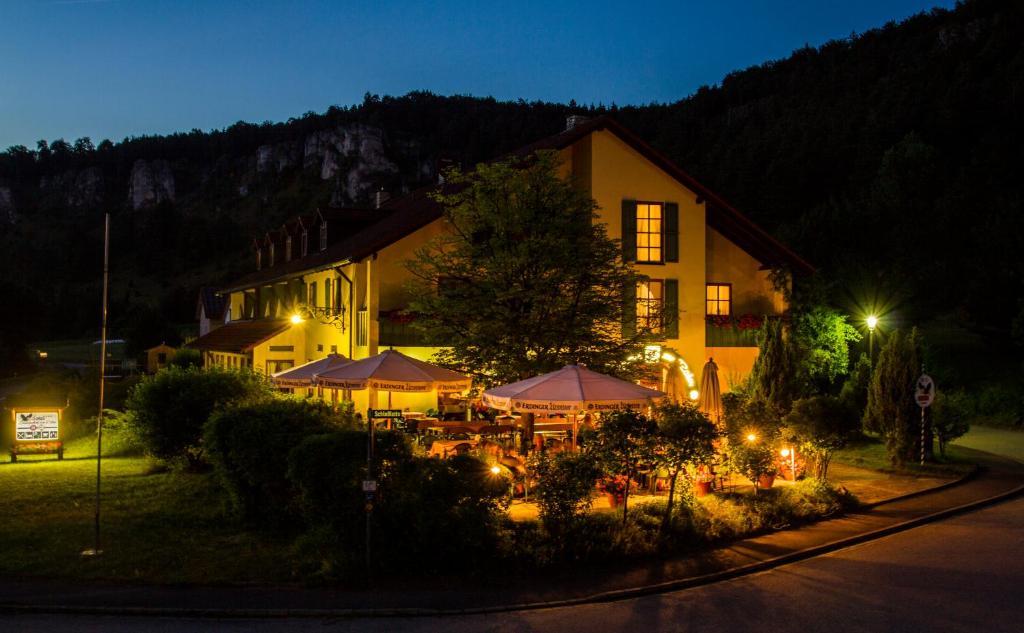 Landhotel Zum Raben Kipfenberg Exterior photo