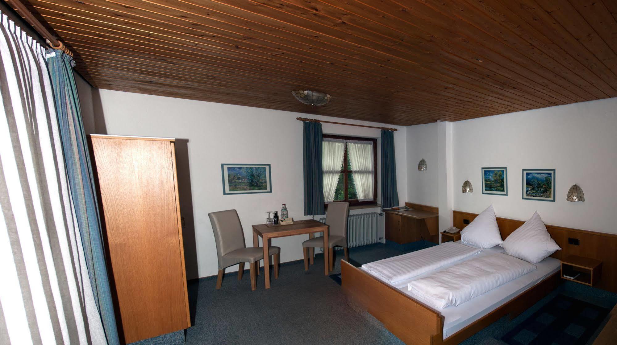 Landhotel Zum Raben Kipfenberg Exterior photo