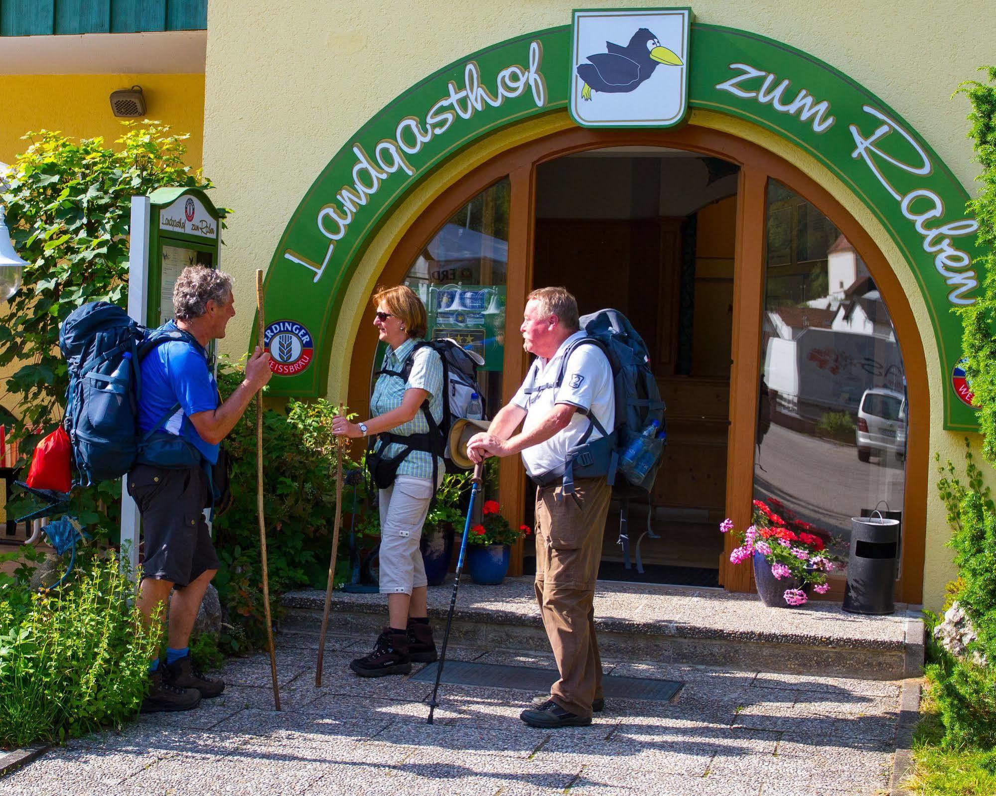 Landhotel Zum Raben Kipfenberg Exterior photo